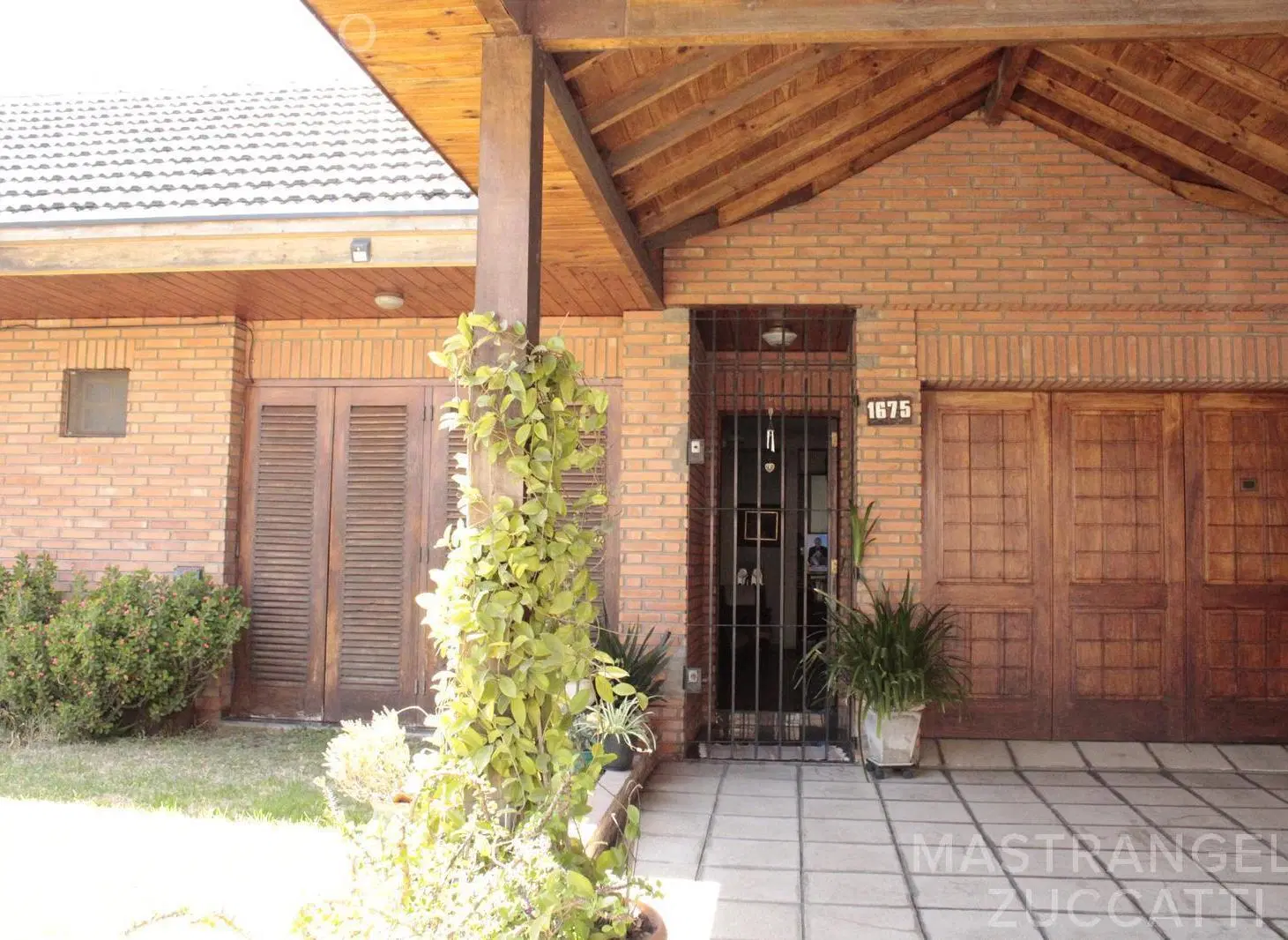 Amplio chalet en Banfield Oeste en inmejorable ubicacion 1