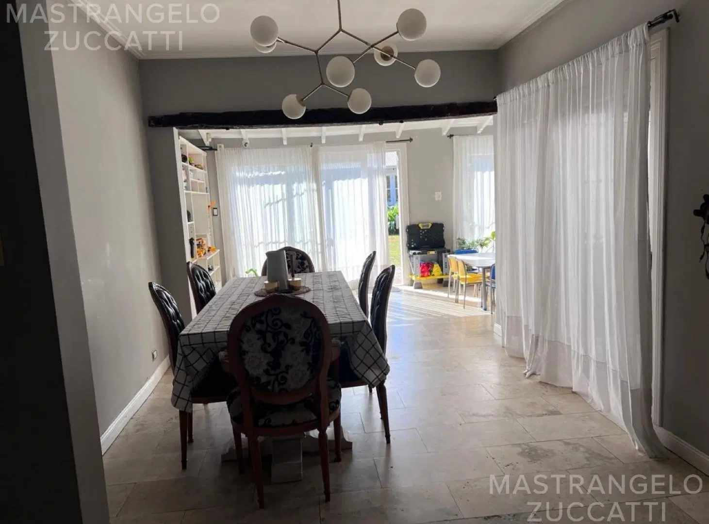 Casa de 3 dormitorios con quincho y jacuzzi totalmente reciclada 3