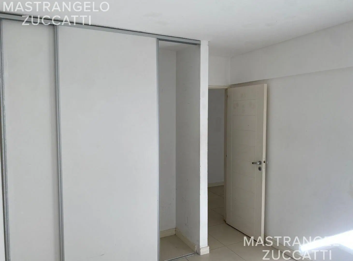 Departamento de 2 ambientes con cochera 1
