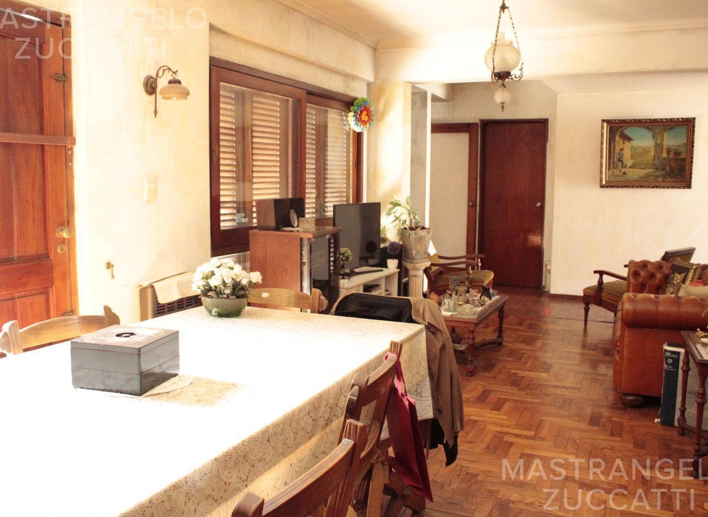Foto de CASA EN BANFIELD OESTE | AMPLIOS AMBIENTES | JARDÍN Y COCHERA, imagen 2