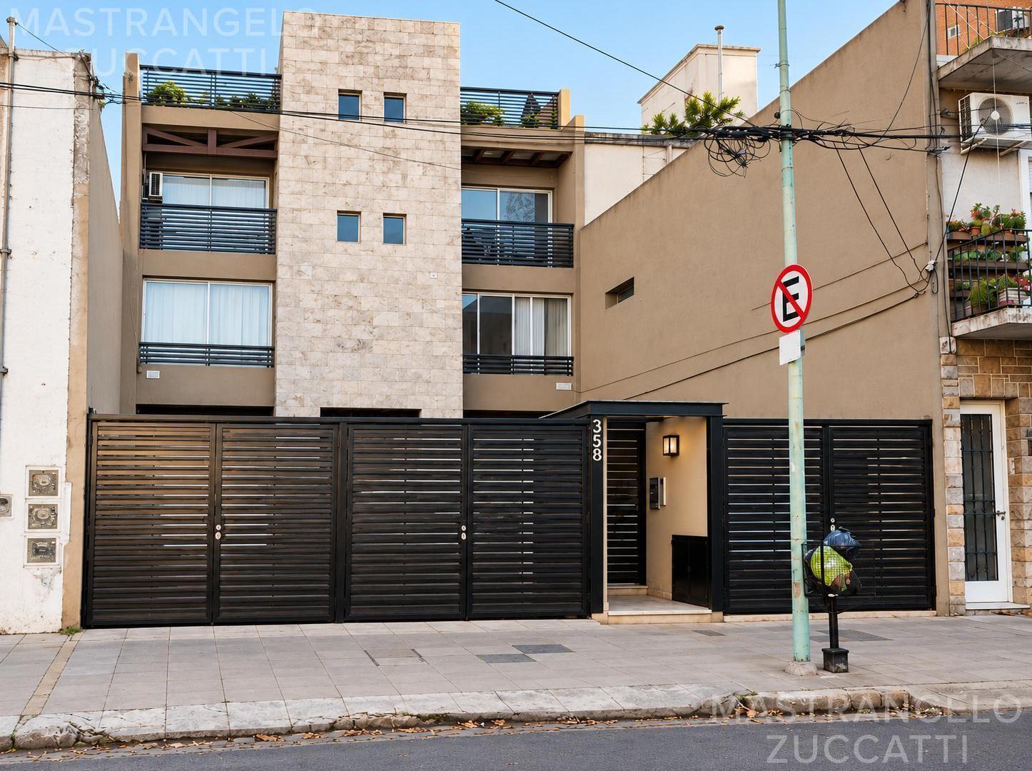 Foto de Departamento 2 ambientes tipo dúplex con patio y jacuzzi – Lomas Oeste, imagen 2