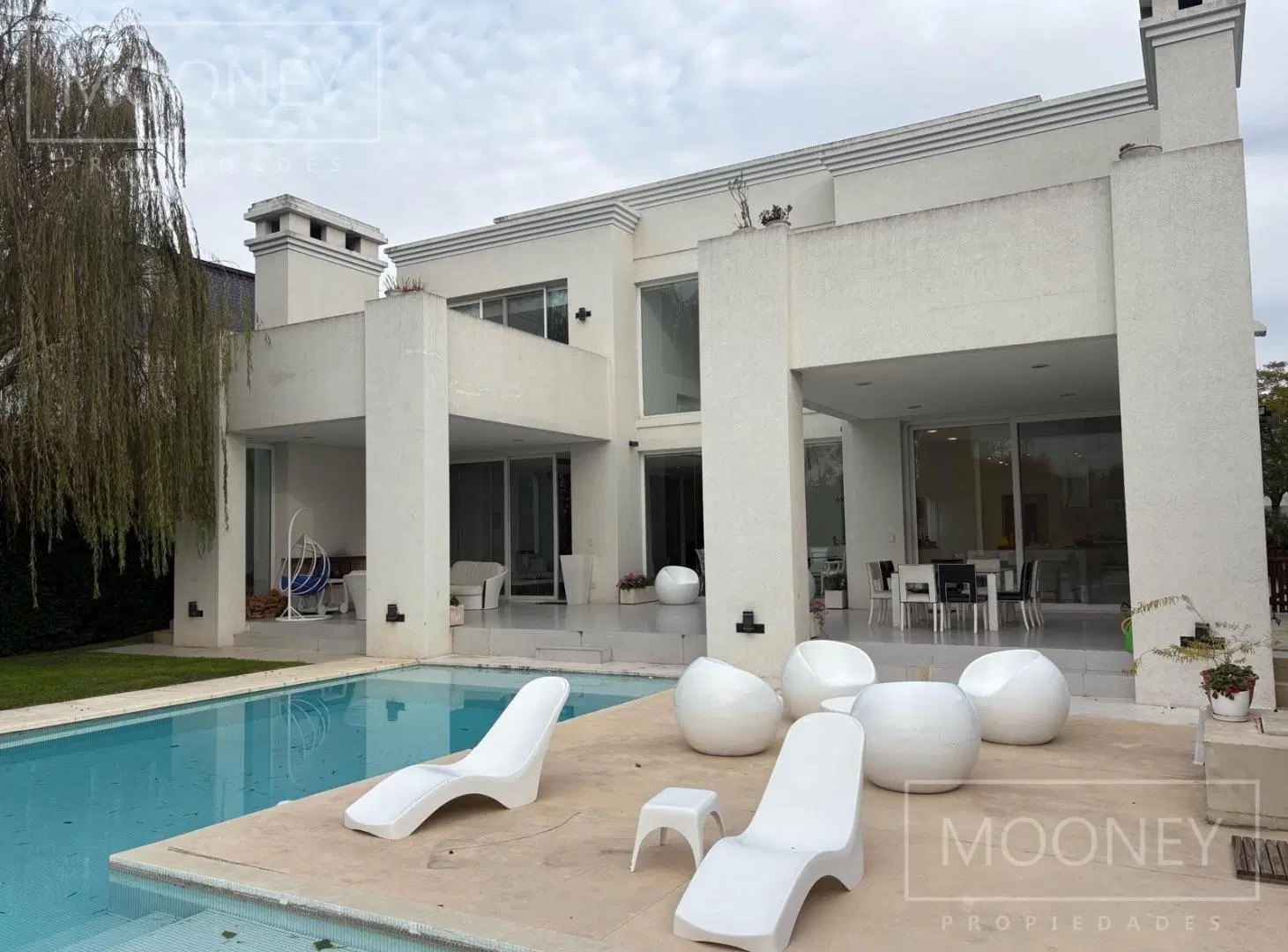 Imponente casa en Barrio El Golf 3