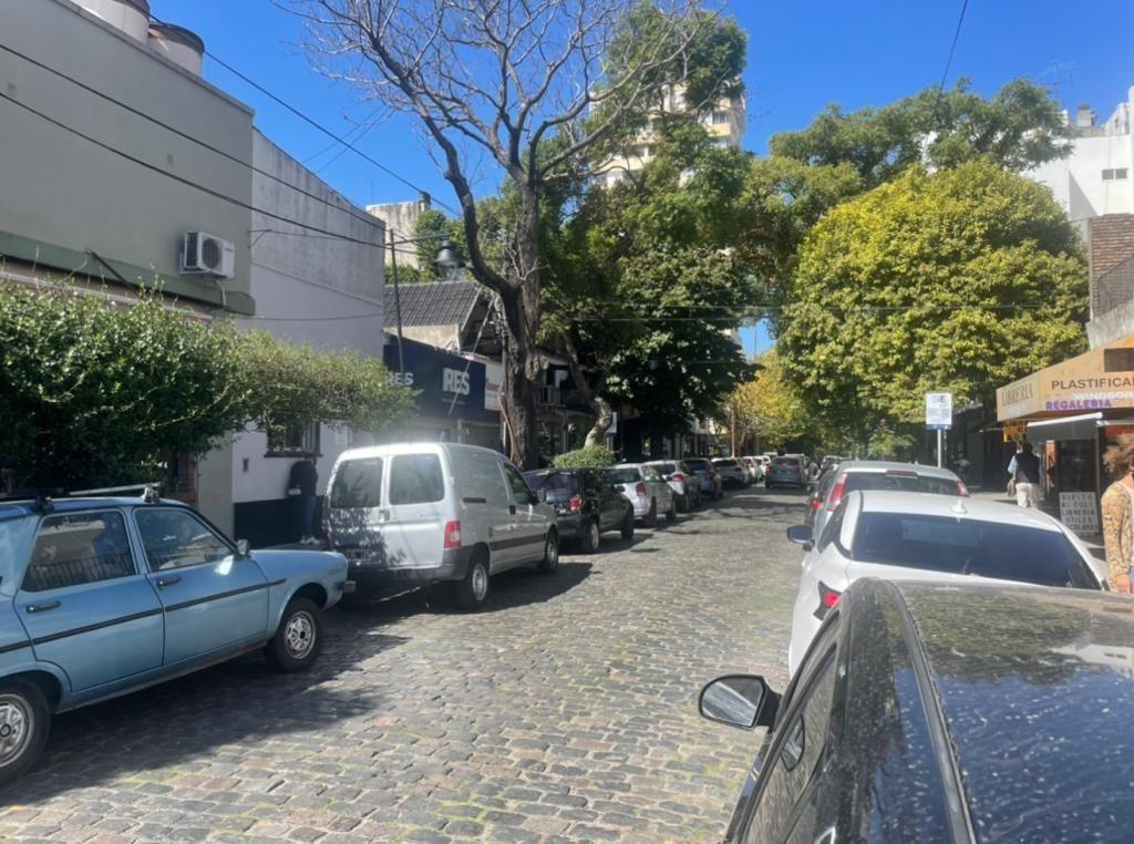 Local . | RIVADAVIA al 200