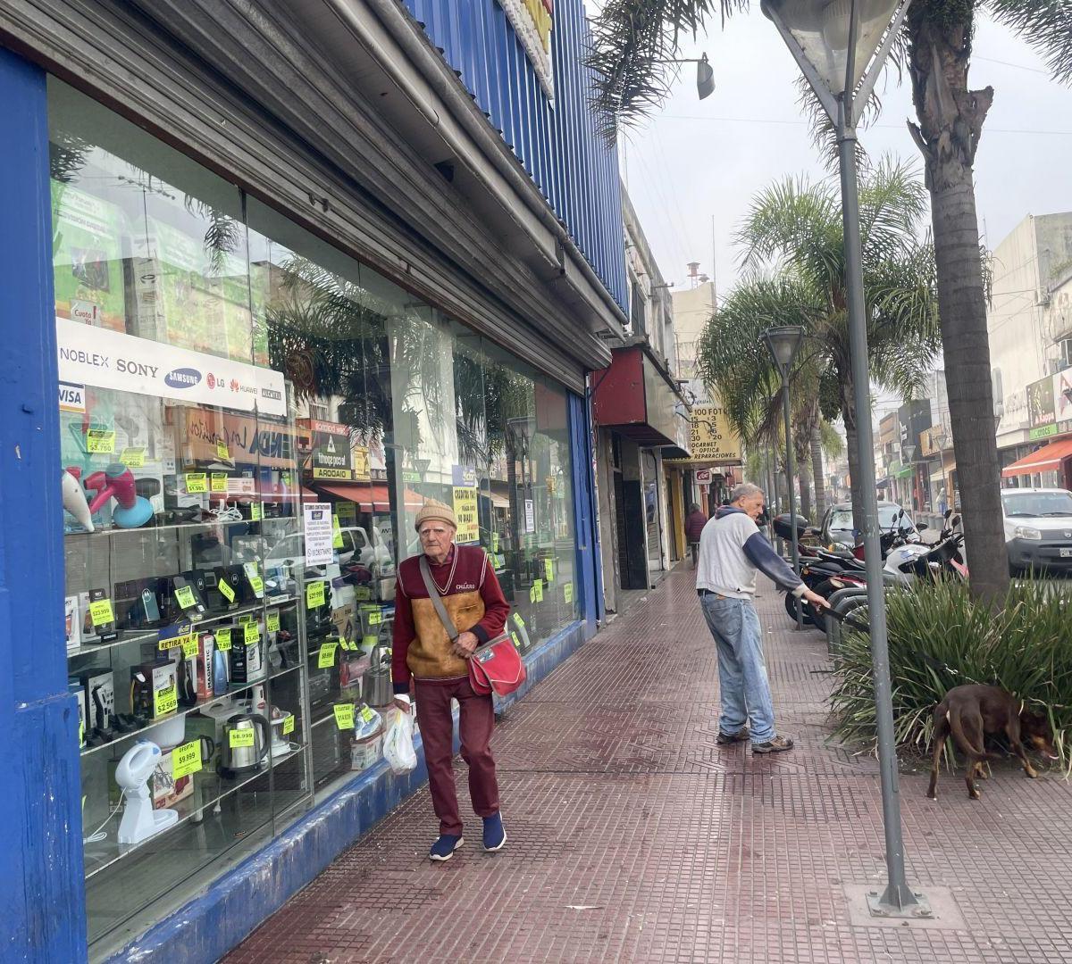 Local. | Constitución Al 000 4