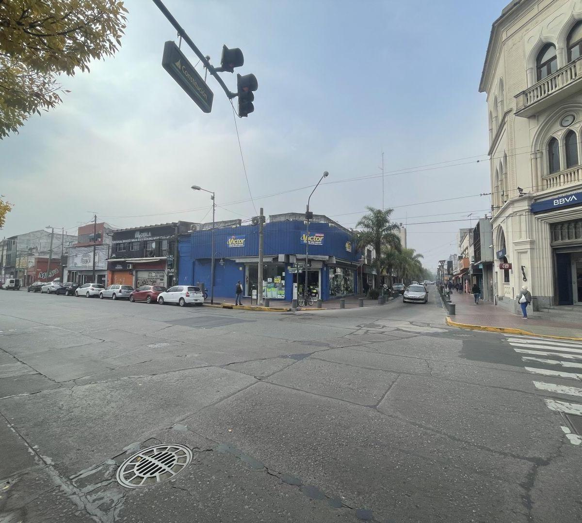 Local. | Constitución Al 000 5