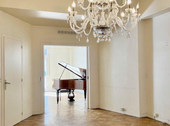 Departamento 6 ambientes. | AVENIDA SANTA FE al 900 3