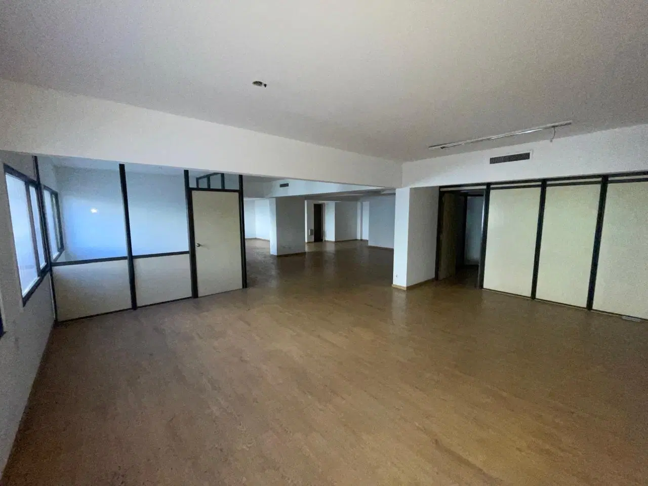 Oficina 172 m2 en San Nicolás  4 Privados + Cochera 5