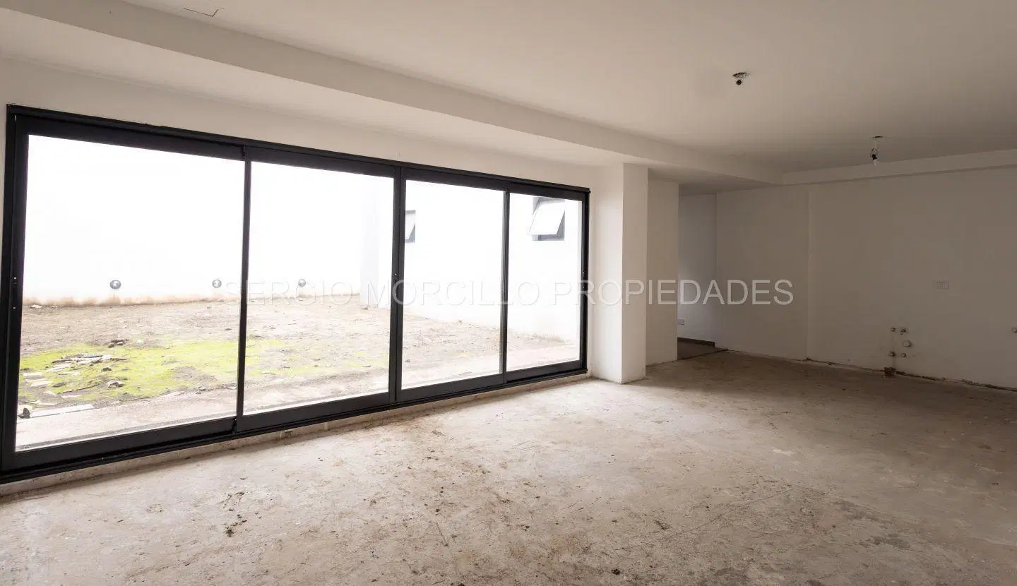 LOCAL 200M2 A ESTRENAR METROS DE LACROZE 2