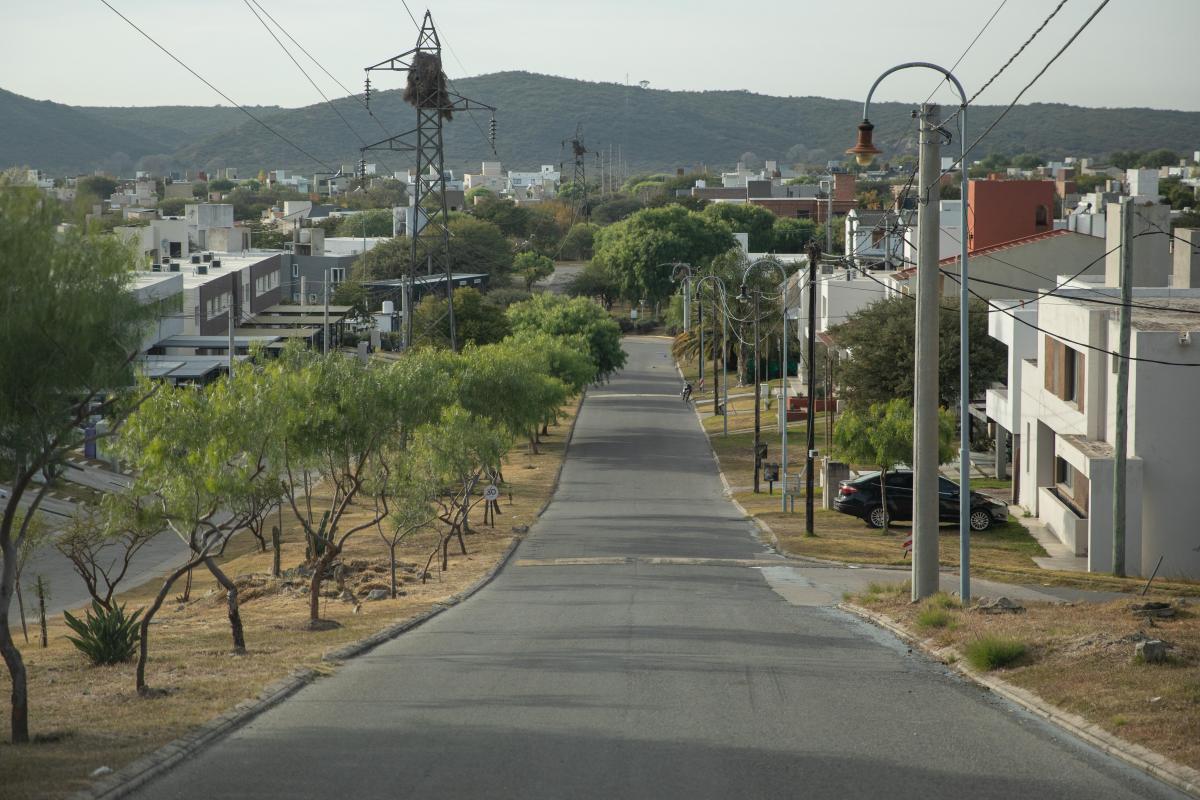 EXCELENTES LOTES CON LA MEJOR VISUAL EN BARRIO CERRADO TERRAZAS DE LA ESTANZUELA