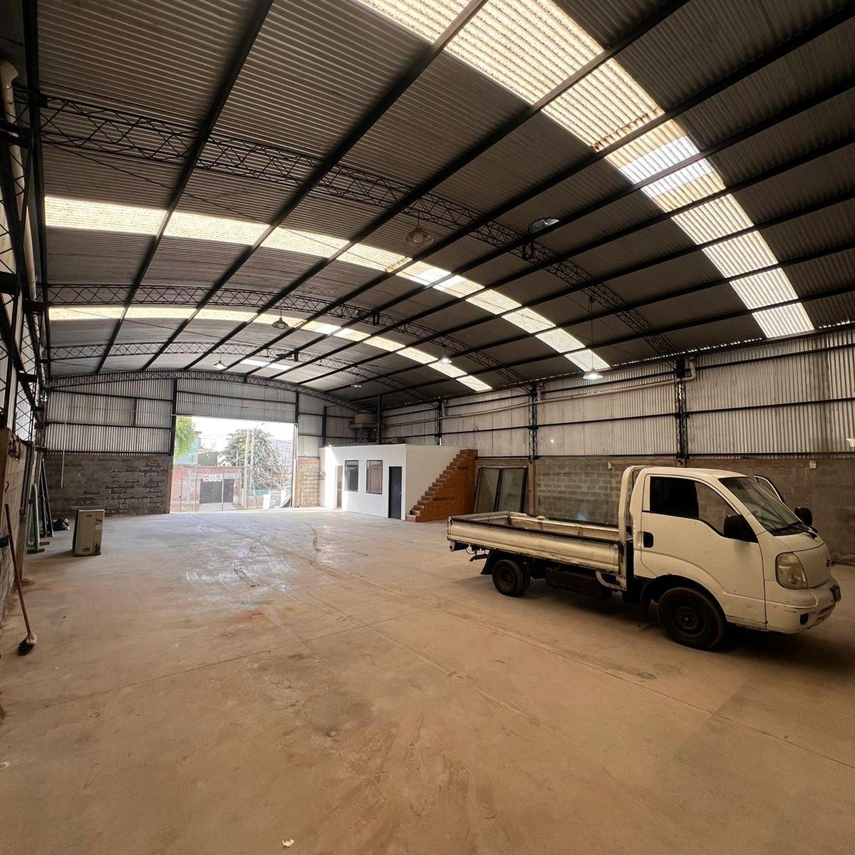 Vendemos Excelente Galpon de 300 m² - Cuesta Colorada - La Calera 2
