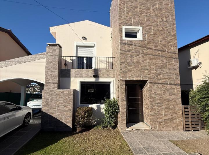 CASA EN VENTA  LA ESTANZUELA -  CASA DE 3 DORMITORIOS