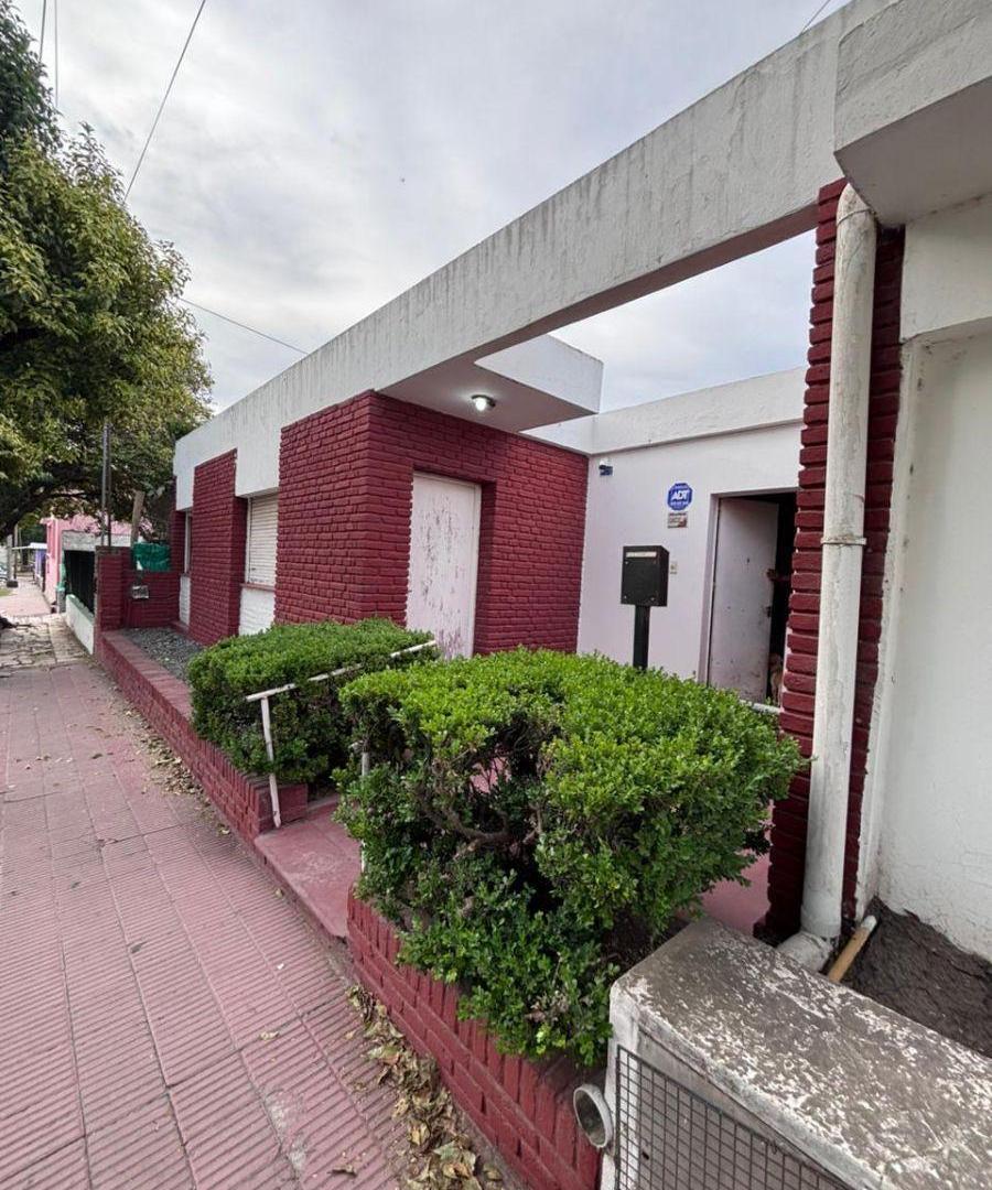 CASA 3 DORMITORIOS CENTRO LA CALERA EN VENTA