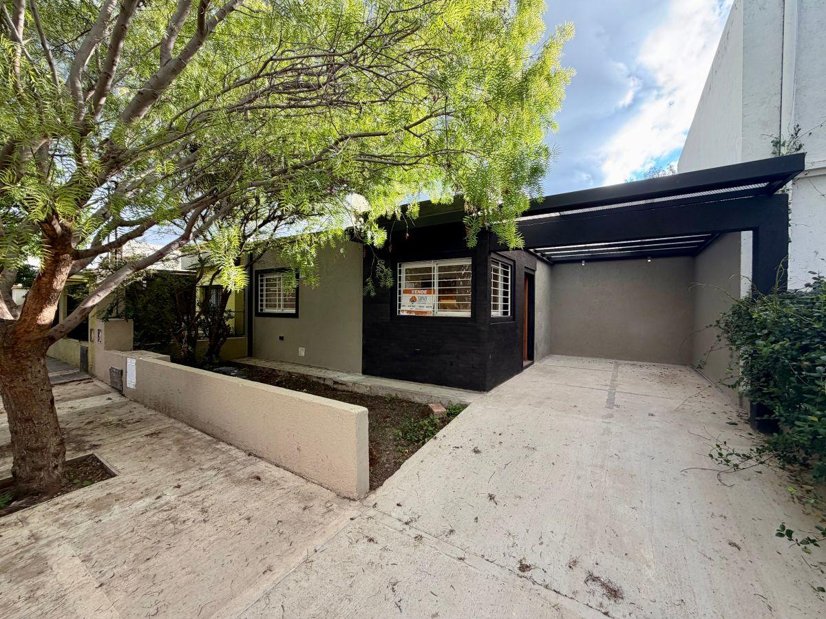 CASA A LA VENTA LA CALERA DOS DORMITORIOS BARRIO LOS PRADOS
