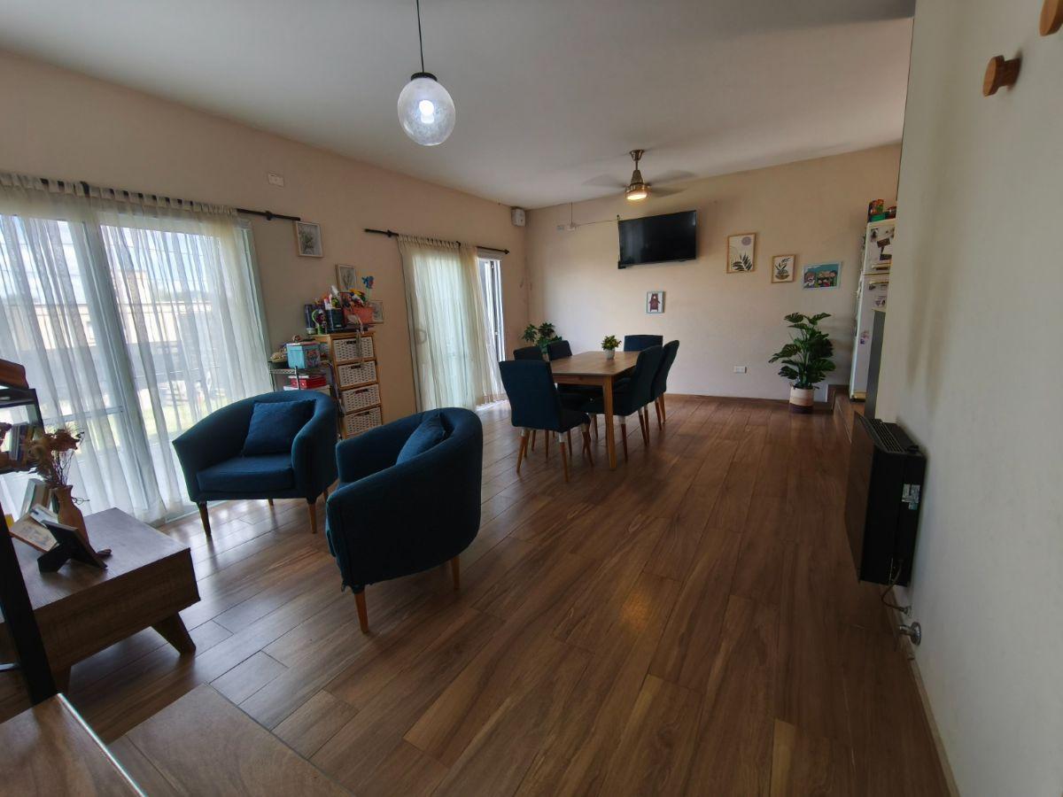 Foto de CASA 4 DORMITORIOS EN VENTA VILLA PARAISO, imagen 2