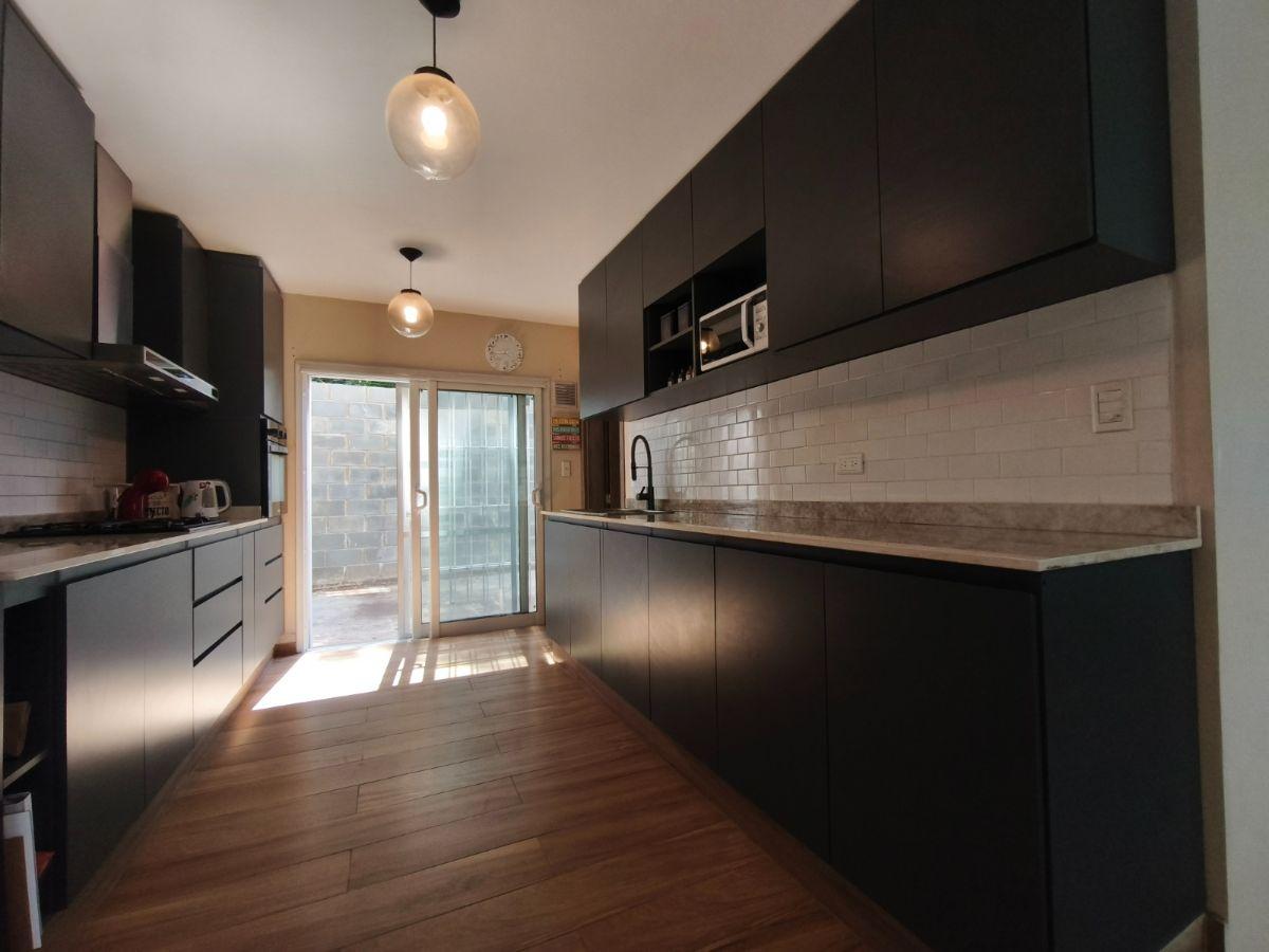Foto de CASA 4 DORMITORIOS EN VENTA VILLA PARAISO, imagen 1