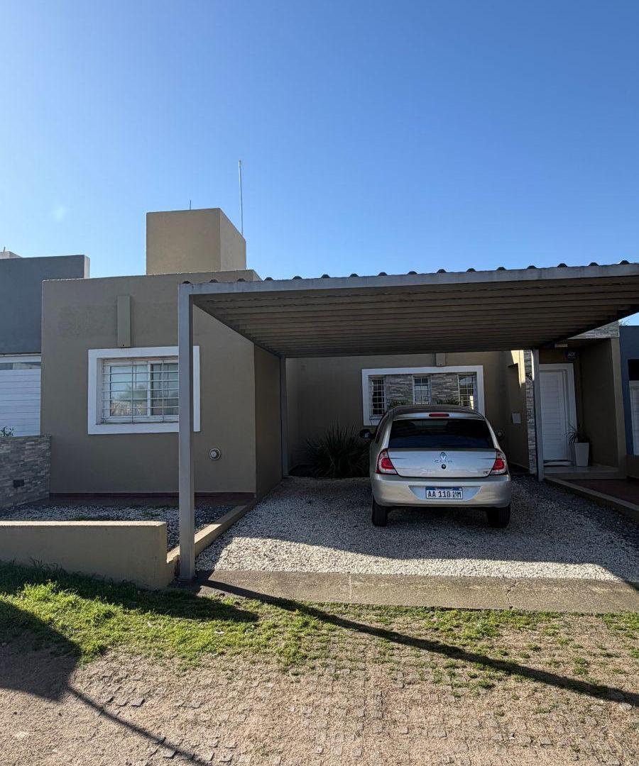 Foto de CASA EN VENTA DE DOS DORMITORIOS- ALTOS DE LA CALERA, imagen 1