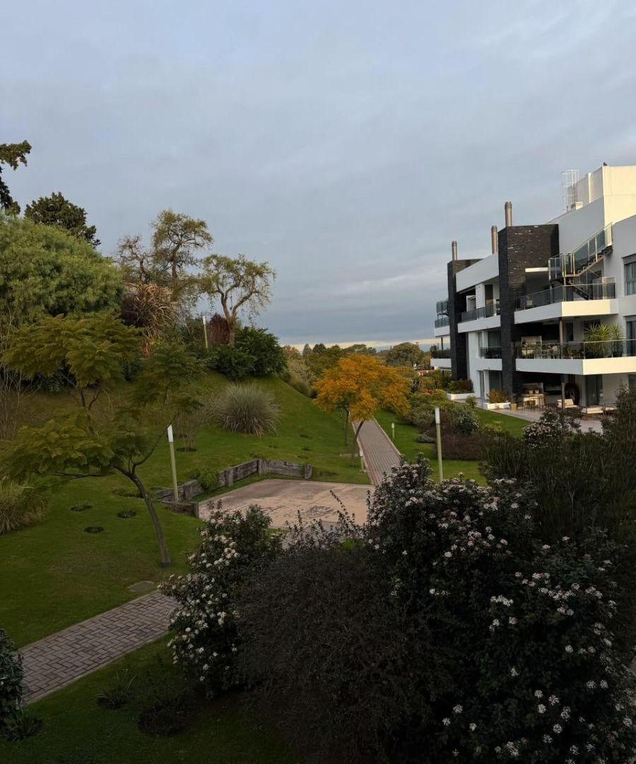 Foto de VENTA | DEPARTAMENTO DE 2 DORMITORIOS EN CASONAS DEL GOLF – VILLA, imagen 1
