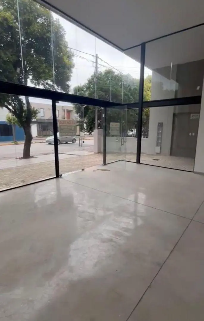 ALQUILO GRAN LOCAL sobre Av. Valparaiso - Frente unico doble altura 5