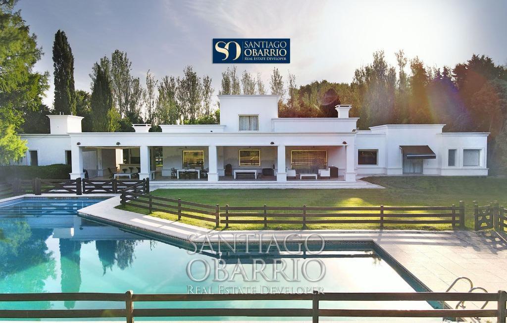 Increíble casa en Venta de casi 800m2 en La Calina Villa de Campo de Lujan