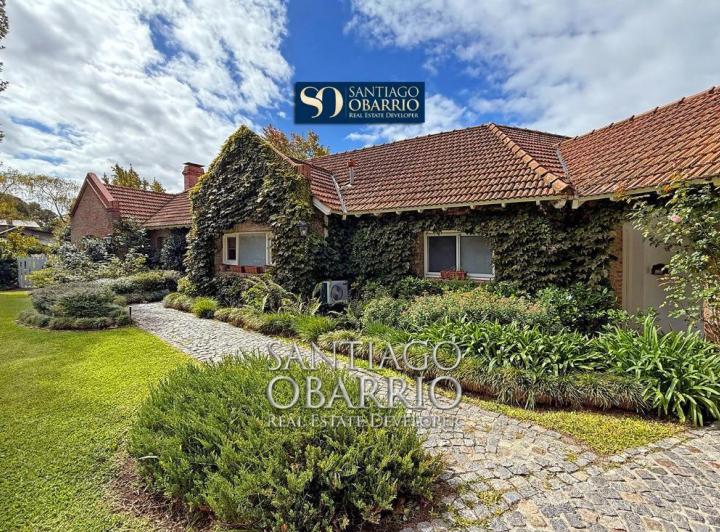 Casas Impecable en Alquiler/anual/temporal de 467m2, lote de 1738m2 en Carmel Country Club 1