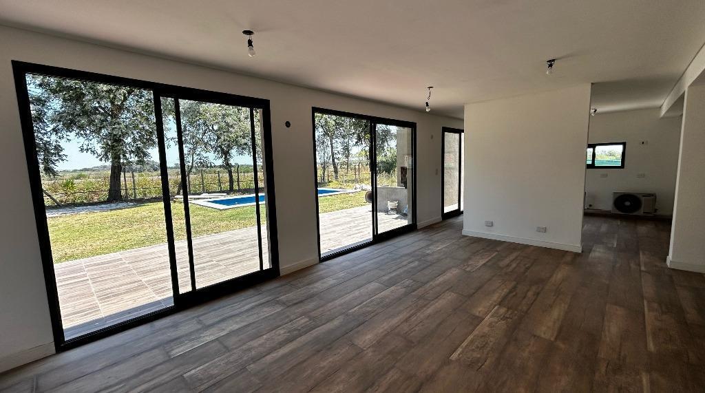 Venta - Casa en Medal Pilar a terminar detalles - Lote con vista abierta al campo