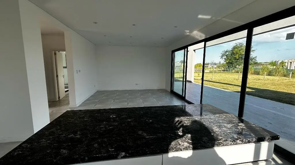 Alquiler anual (o vta)  casa luminosa y Moderna en Medal Pilar - a estrenar 8