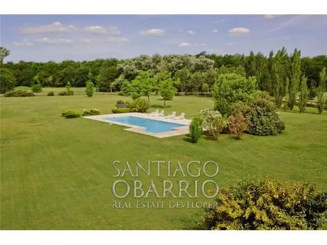 Lindísima casa en Venta de 450m2, lote de 2Ha en El Argentino Farm Club de Lujan 1
