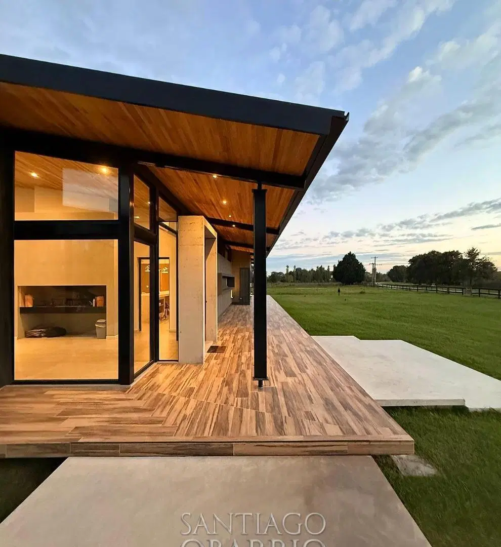 Excelente casa moderna en Venta de 360m2 en lote de 24.000m2 en El Argentino Farm Club 2