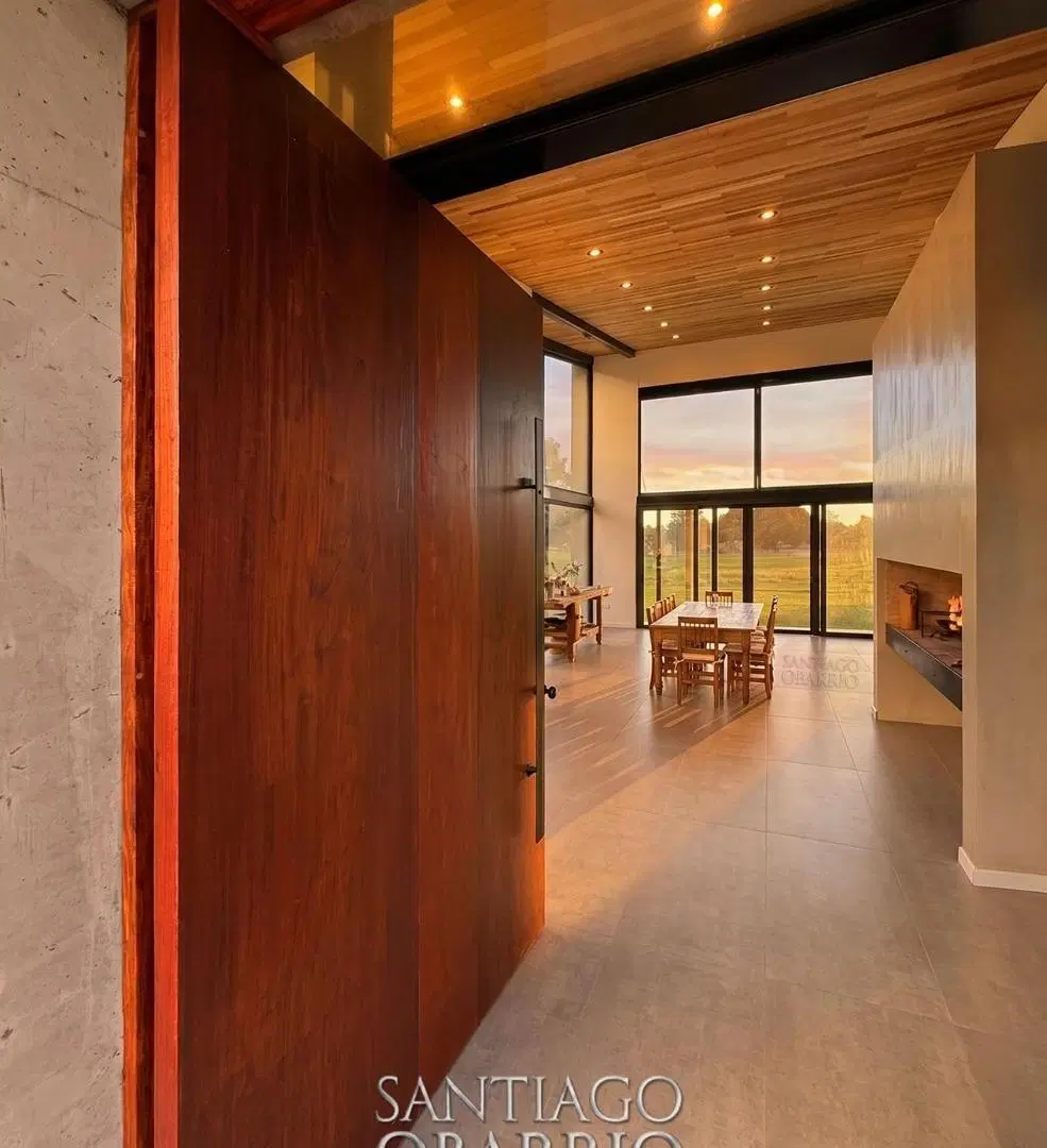 Excelente casa moderna en Venta de 360m2 en lote de 24.000m2 en El Argentino Farm Club 5