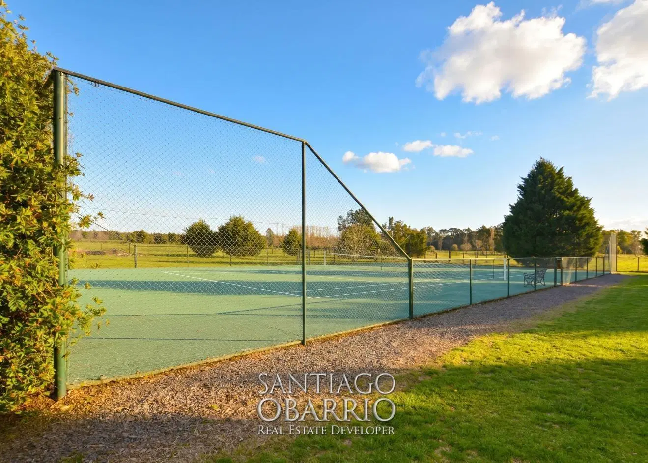 Exclusiva casa en Venta de 450m2 totales en el haras El Argentino Farm Club de Lujan 3