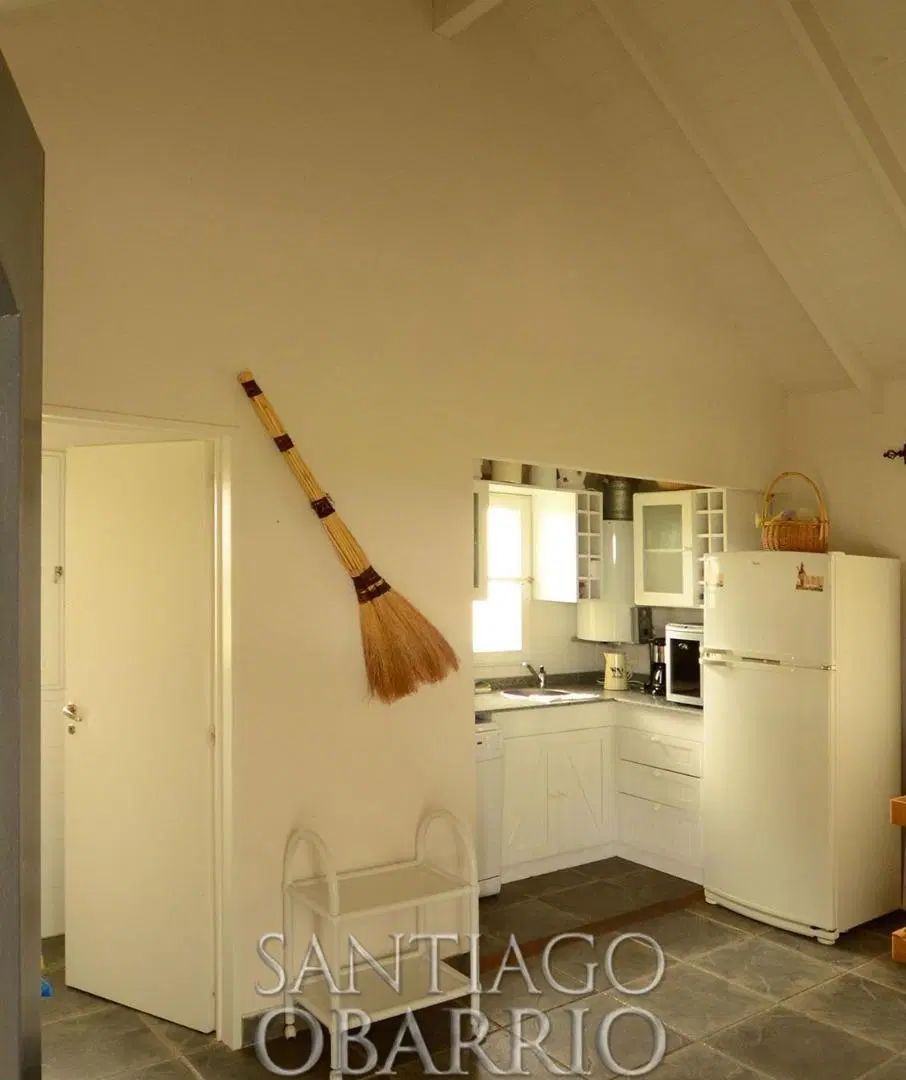 Exclusiva casa en Venta de 450m2 totales en el haras El Argentino Farm Club de Lujan 4