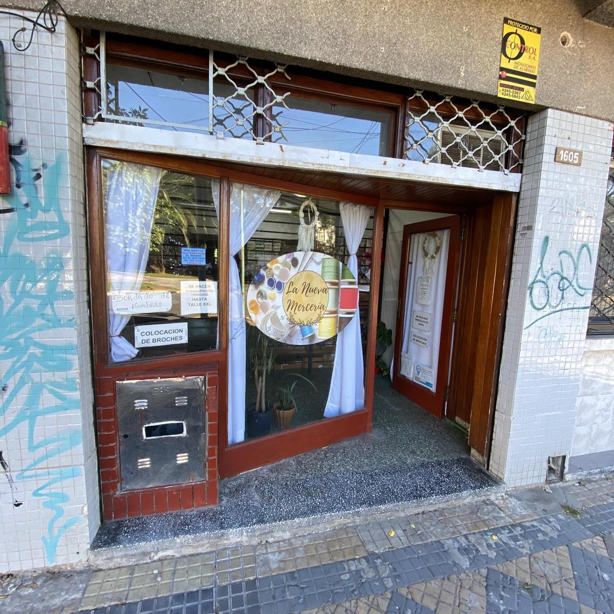 Foto de SANTILLI - LAPRIDA 1605 - Local en Lomas de Zamora Oeste, imagen 2