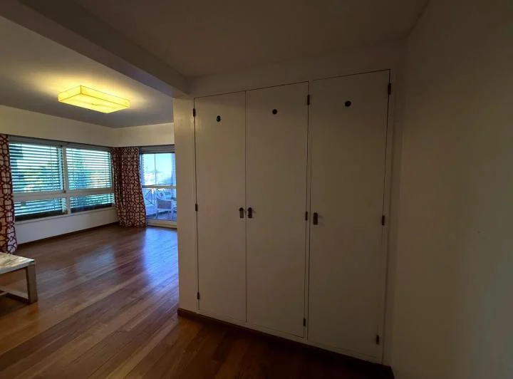 Departamento de 3 dormitorios + dependencia con cochera en San Isidro 2