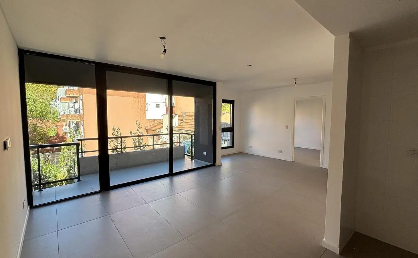 Departamento 2 ambientes en venta en San Isidro 2
