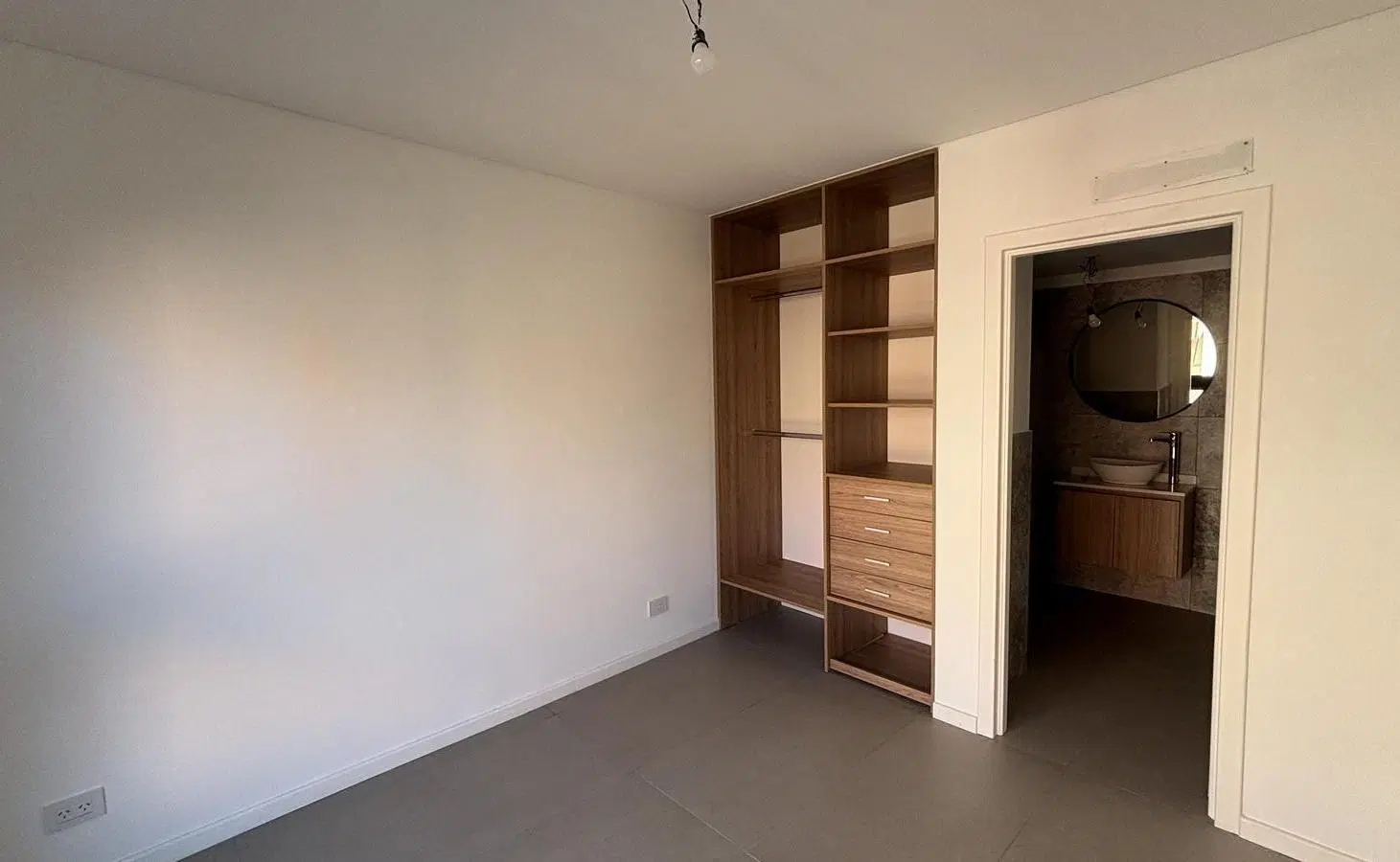 Departamento 2 ambientes en venta en San Isidro 4