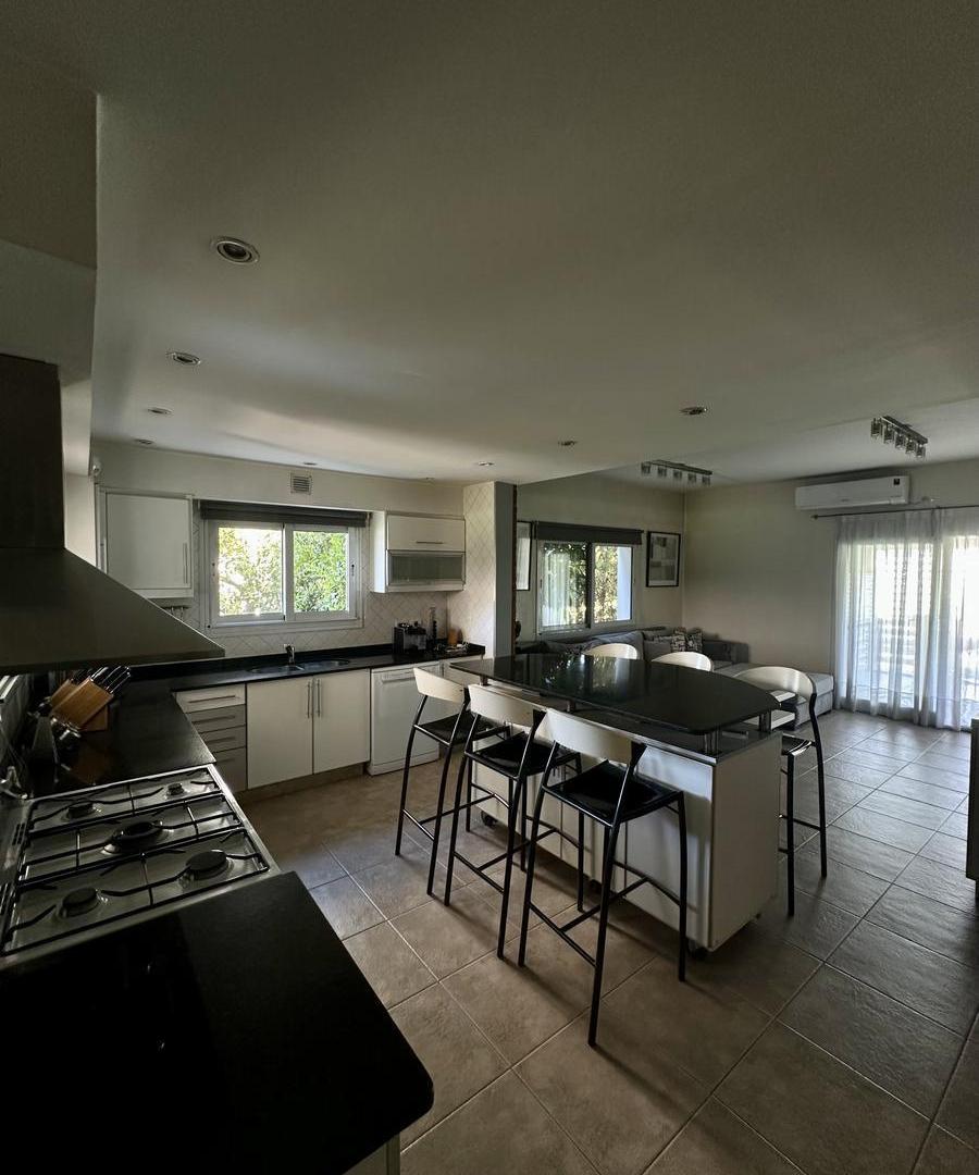 Foto de Casa en venta 3 dormitorios con pileta en barrio cerrado La Lomada Pilar, imagen 4