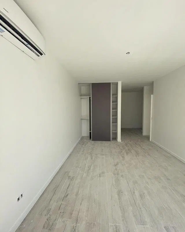 Departamento 3 ambientes en venta en España al 1000 . TIGREVISTA ESPAÑA 2