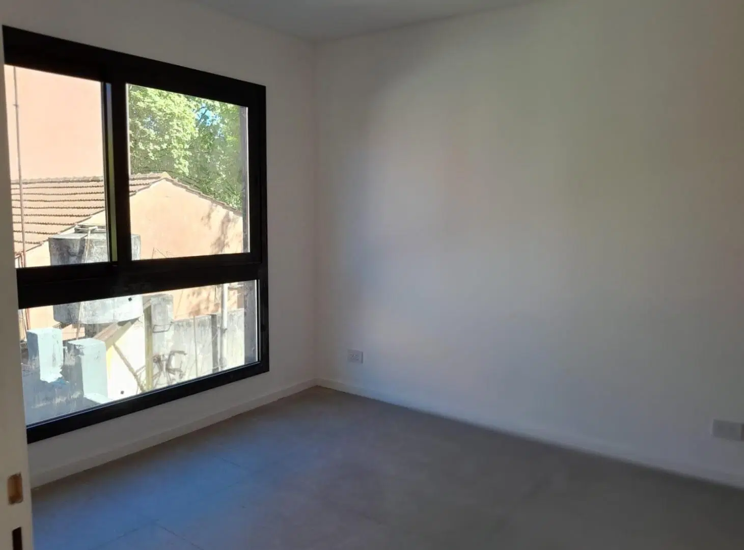 Departamento 2 ambientes en venta en San Isidro 4