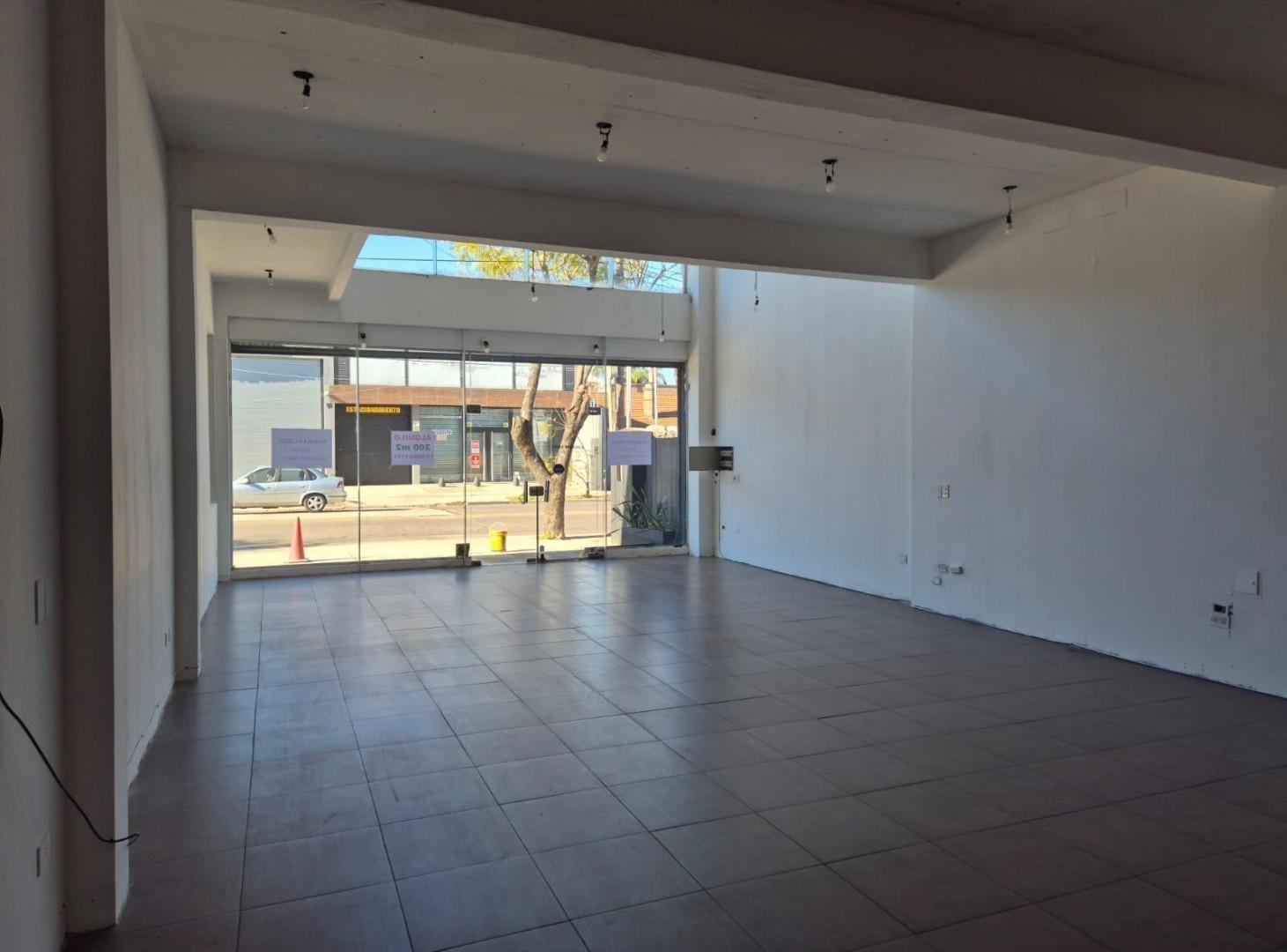 Foto de Local a metros de Unicenter, imagen 2