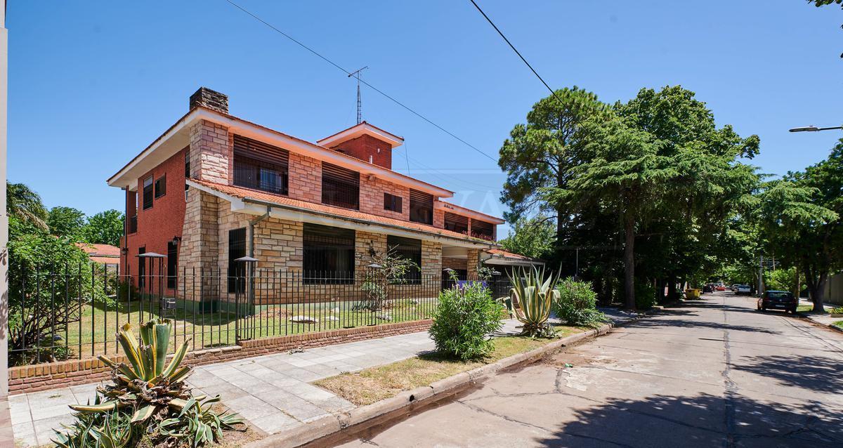 Foto de Casa en venta en Martinez - 6 ambientes, imagen 2