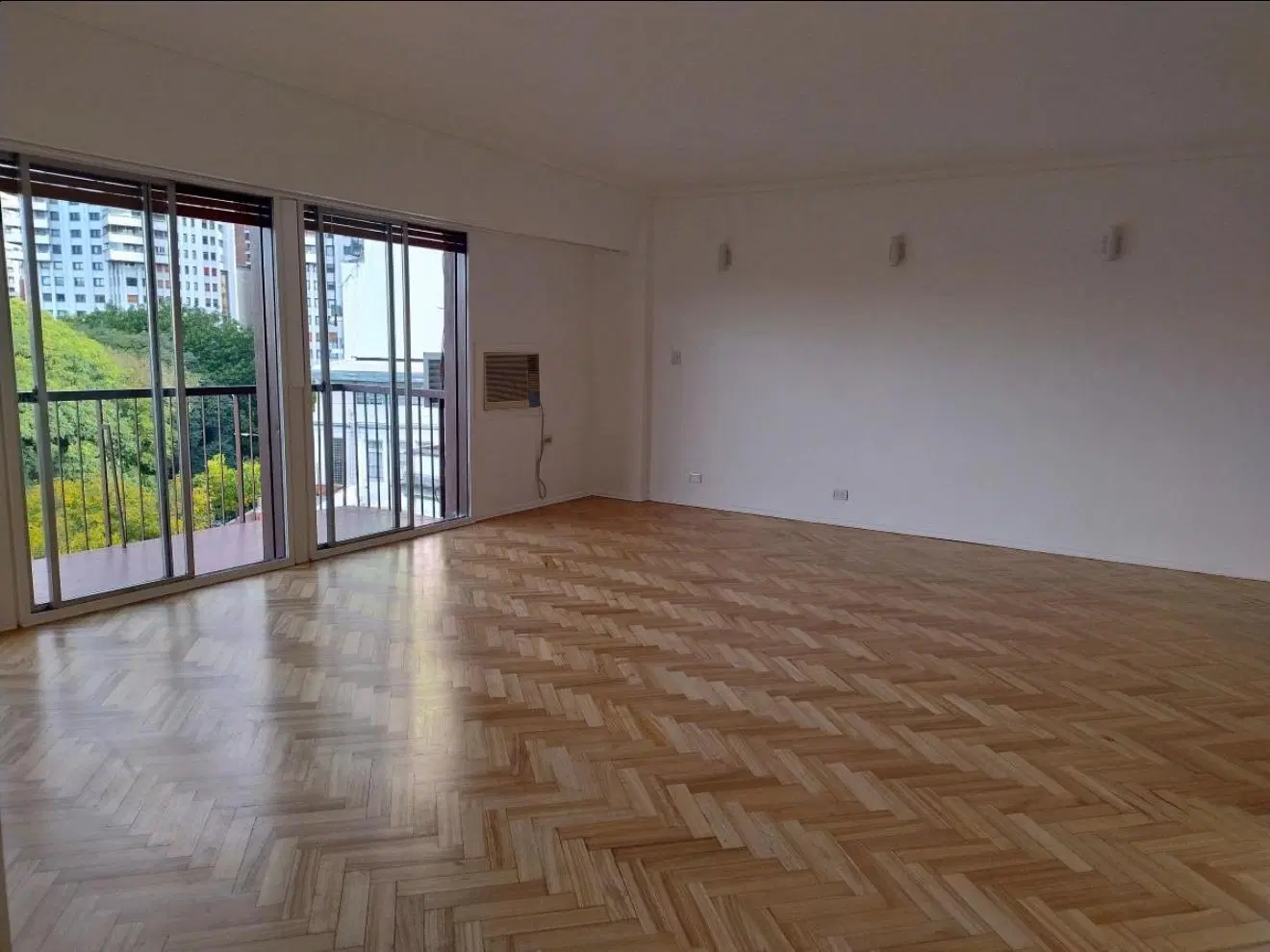 Impecable semipiso con cochera y baulera frente a Parque Las Heras 4