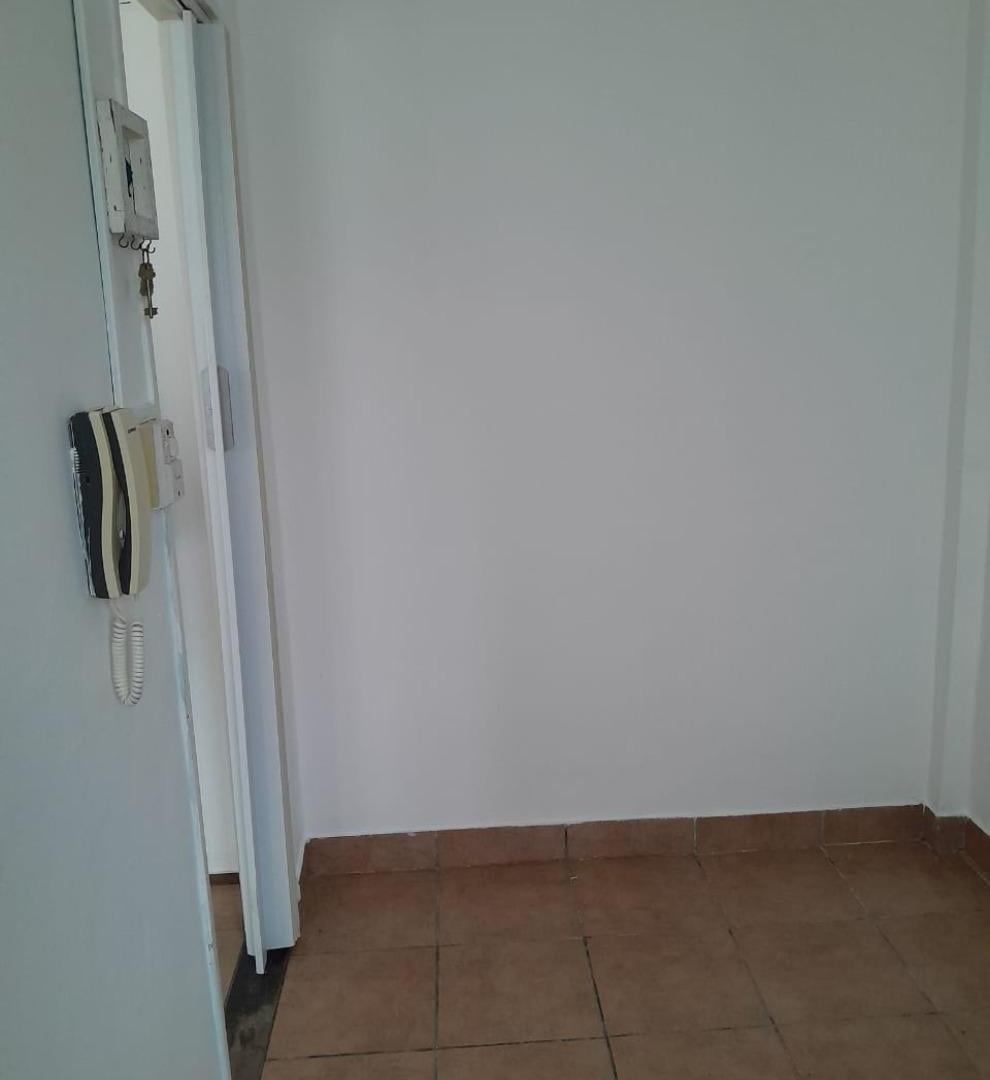 Foto de Agradable monoambiente - 2do piso por escalera, imagen 4