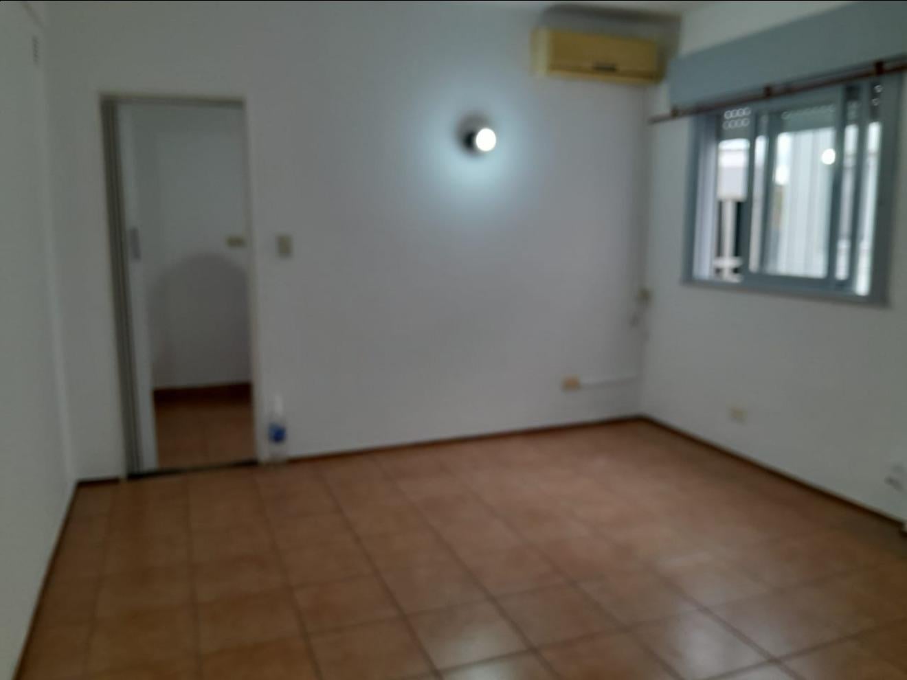 Foto de Agradable monoambiente - 2do piso por escalera, imagen 1