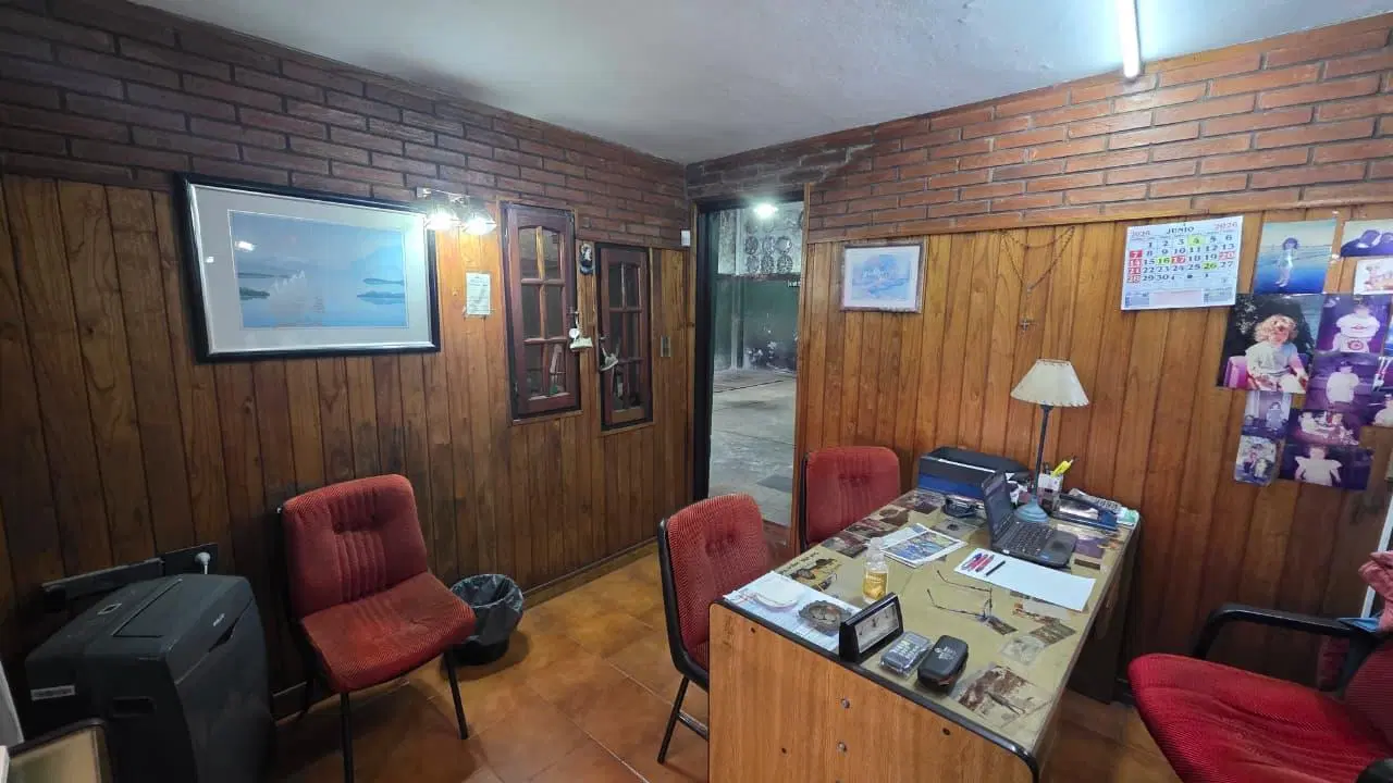 Depósito en Eva Perón al 2000, Temperley 3