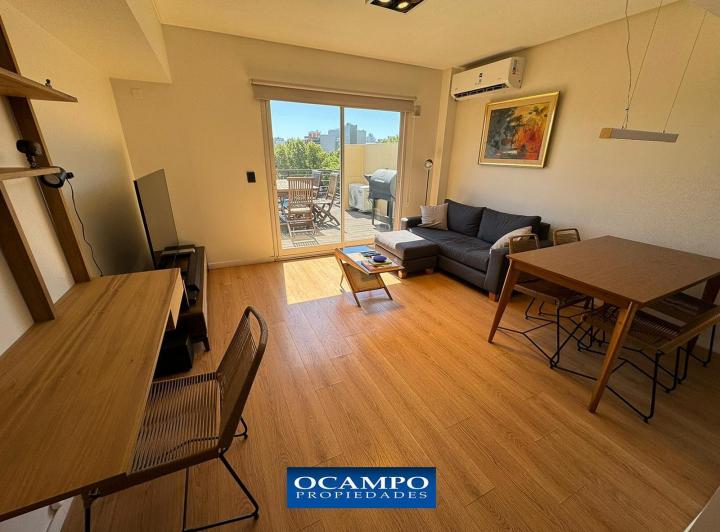 Departamento  de 2 ambientes con espectacular balcón terraza y cochera en Palermo Hollywood. 1