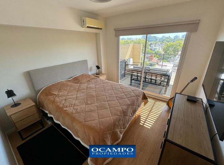 Departamento  de 2 ambientes con espectacular balcón terraza y cochera en Palermo Hollywood. 2