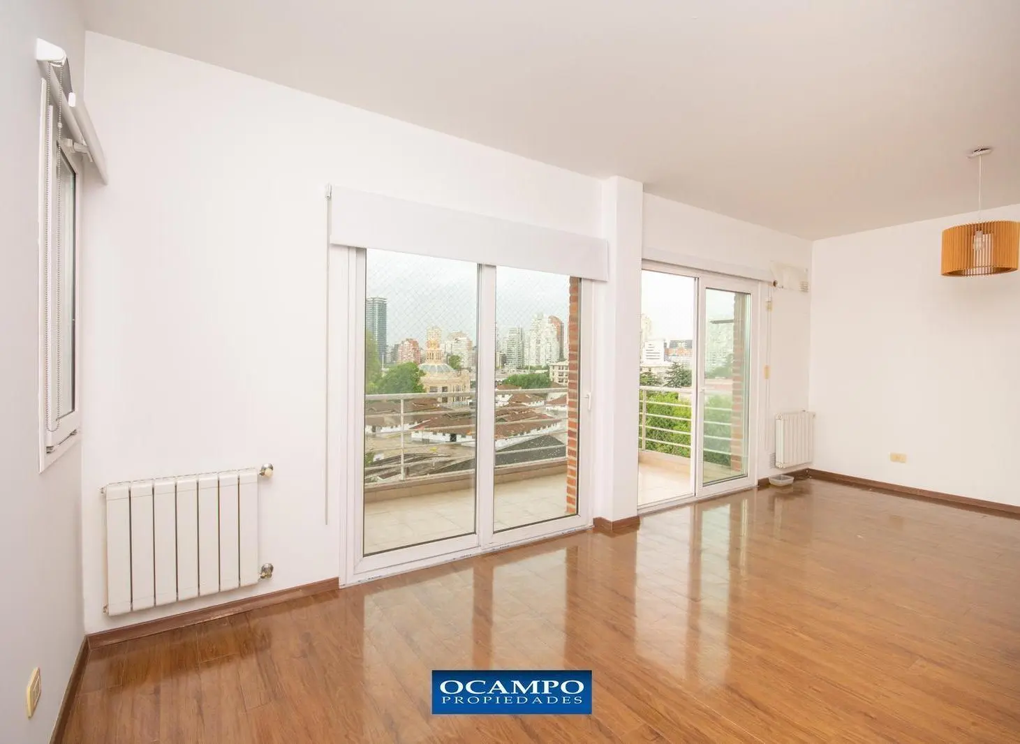 Venta de departamento 3 ambientes con cochera y vistas abiertas en Cañitas 5