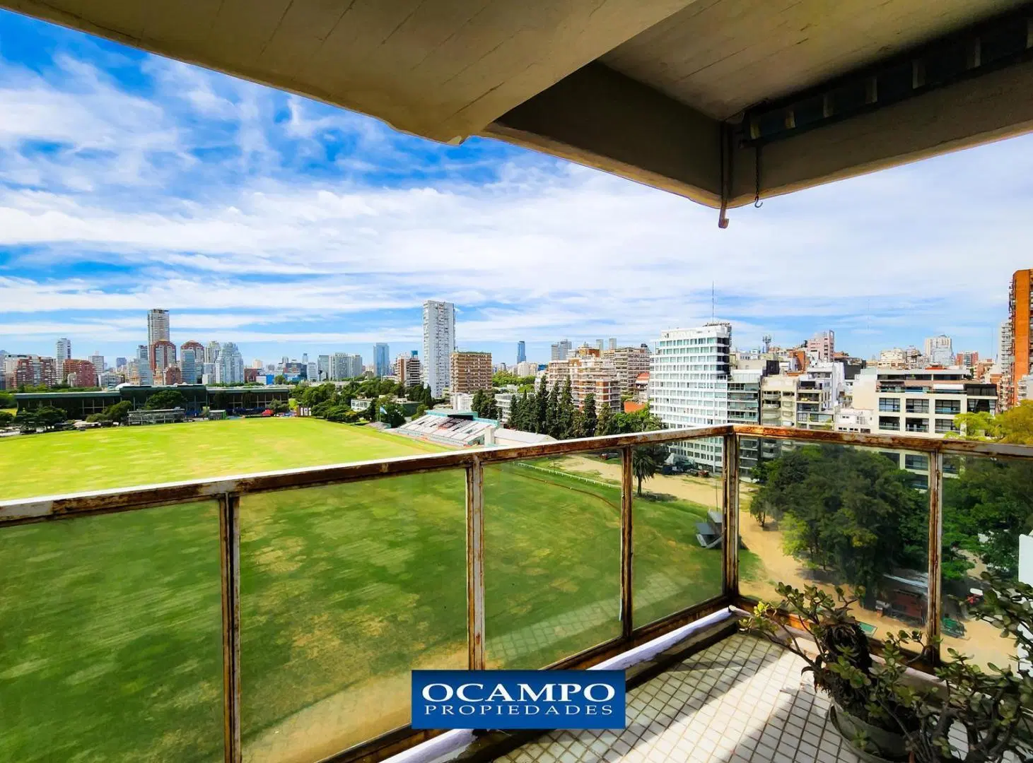 Venta de Piso Alto con Vista al Polo, Cochera y Balcón en Las Cañitas 5