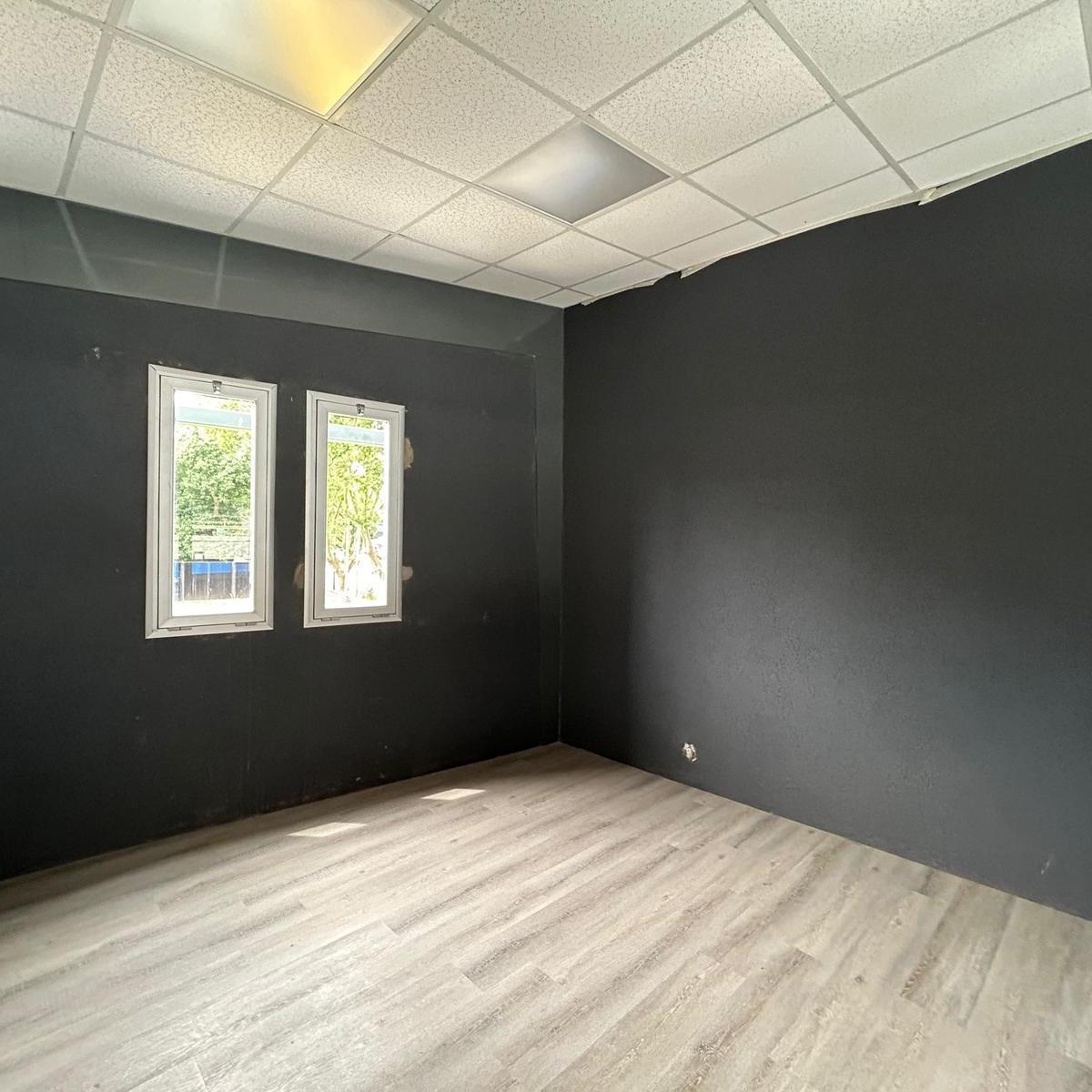 Excelente Local a Estrenar en Esquina, Venta, Unico en La Zona de Punta Chica 5