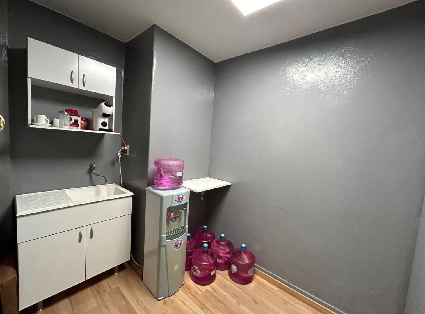 Foto de En venta con renta, Victoria, muy buen galpon-deposito con oficinas, imagen 1
